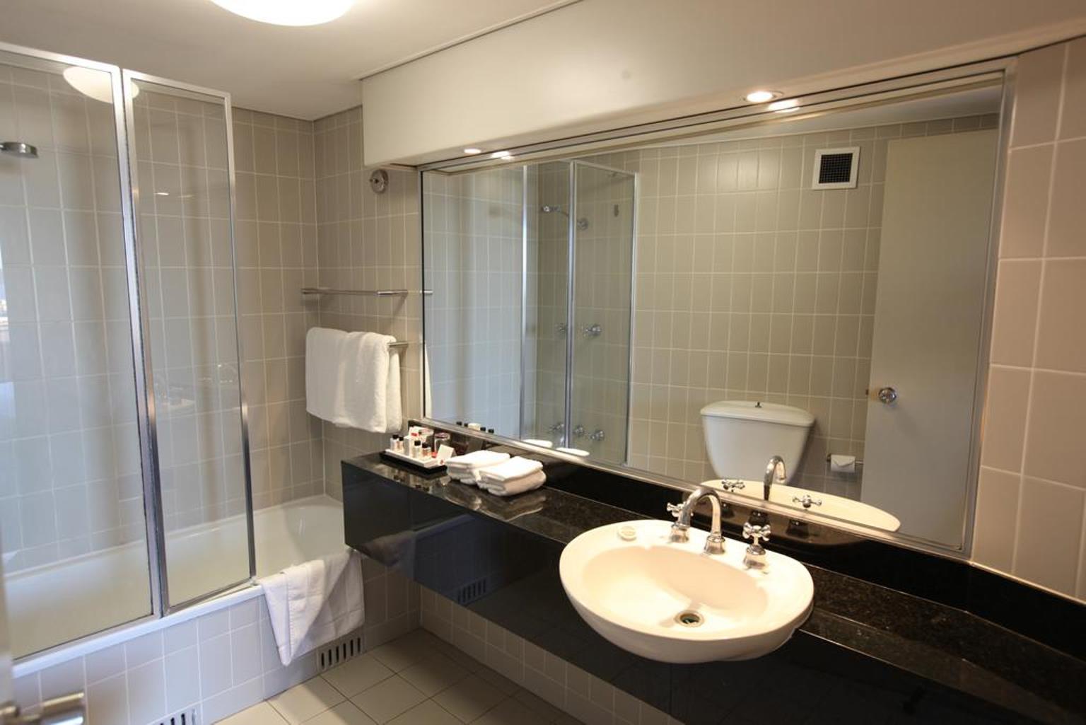 غرفة قياسية بسرير مزدوج أو سريرين منفصلين بشرفة، Rendezvous Hotel Sydney The Rocks 5/5