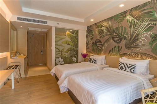 Deluxe, Twin Beds, Pool View