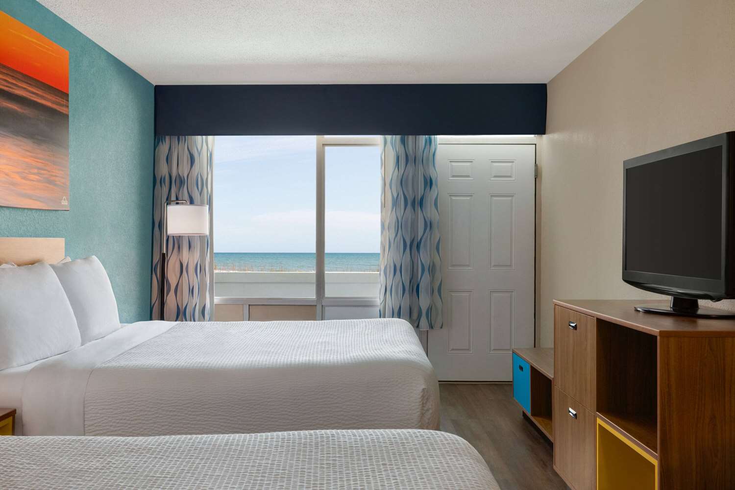 Days Inn by Wyndham Myrtle Beach-Beach Front 11/36