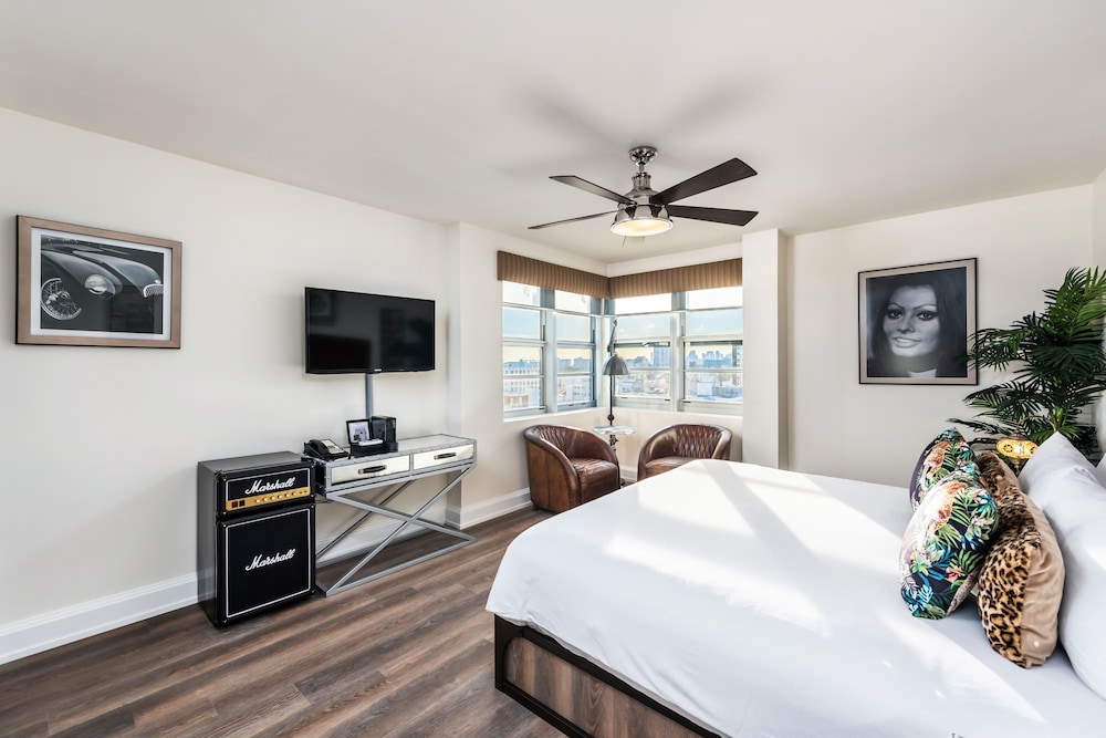 ROOM, QUEEN BED, CITY VIEW, ACCESSIBLE