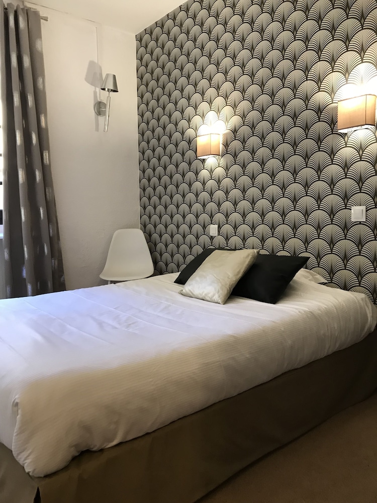 ROOM, SINGLE, QUEEN BED