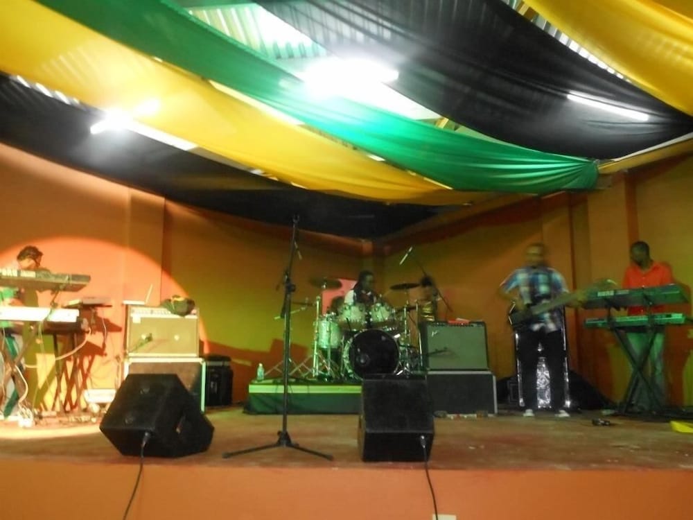 Donway, A Jamaican Style Village 25/44