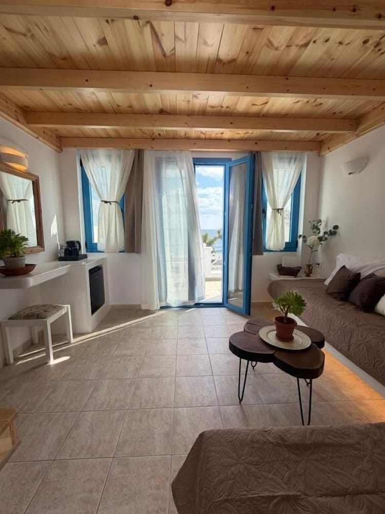 Seaside Beach Hotel 76/100