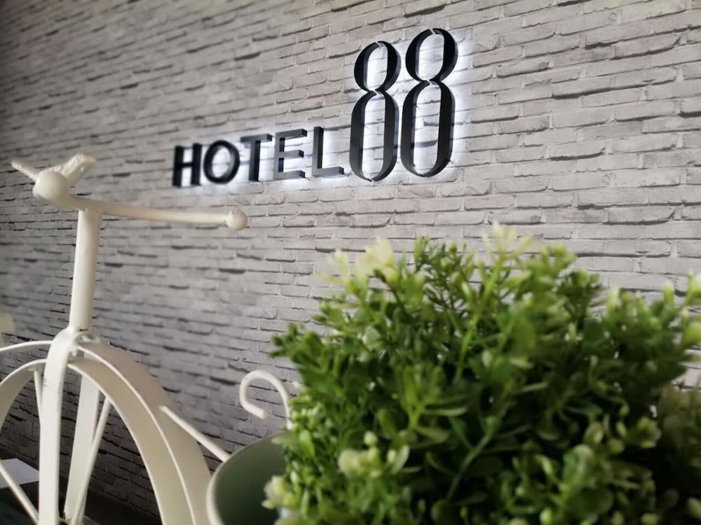 Hotel 88 Bekasi 16/35