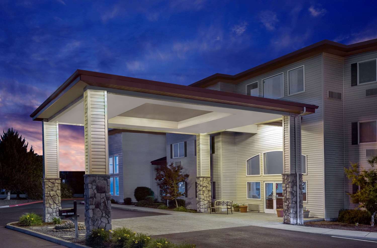 Super 8 By Wyndham Central Pt Medford 4/16
