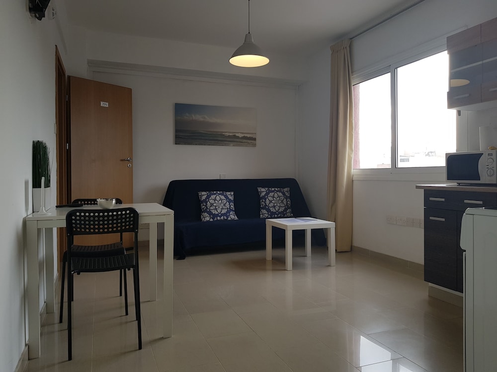 Valentinos Apartments 26/47