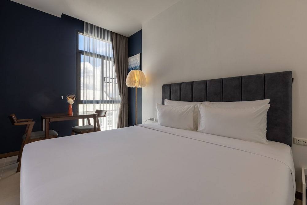 SUPERIOR, KING BED