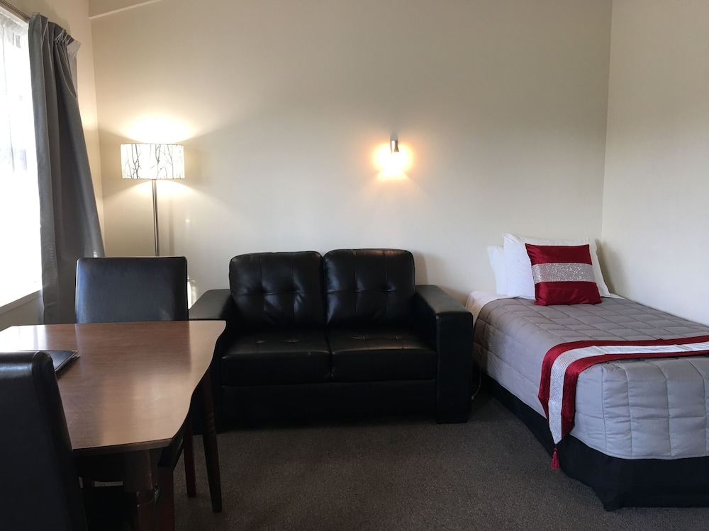 Colonial Lodge Motel 17/42