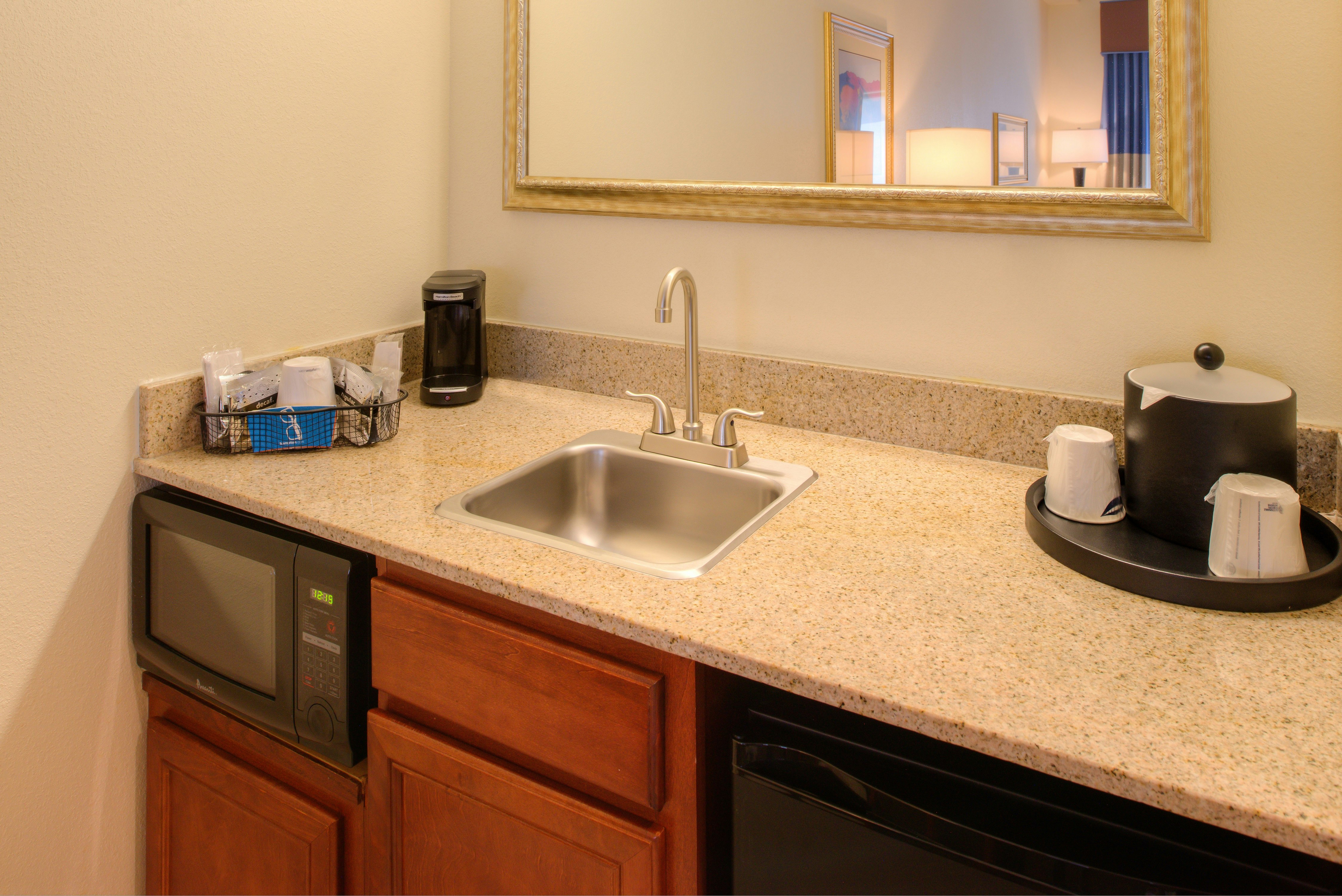 1 Bedroom, Suite, 2 Queen Beds 6/7