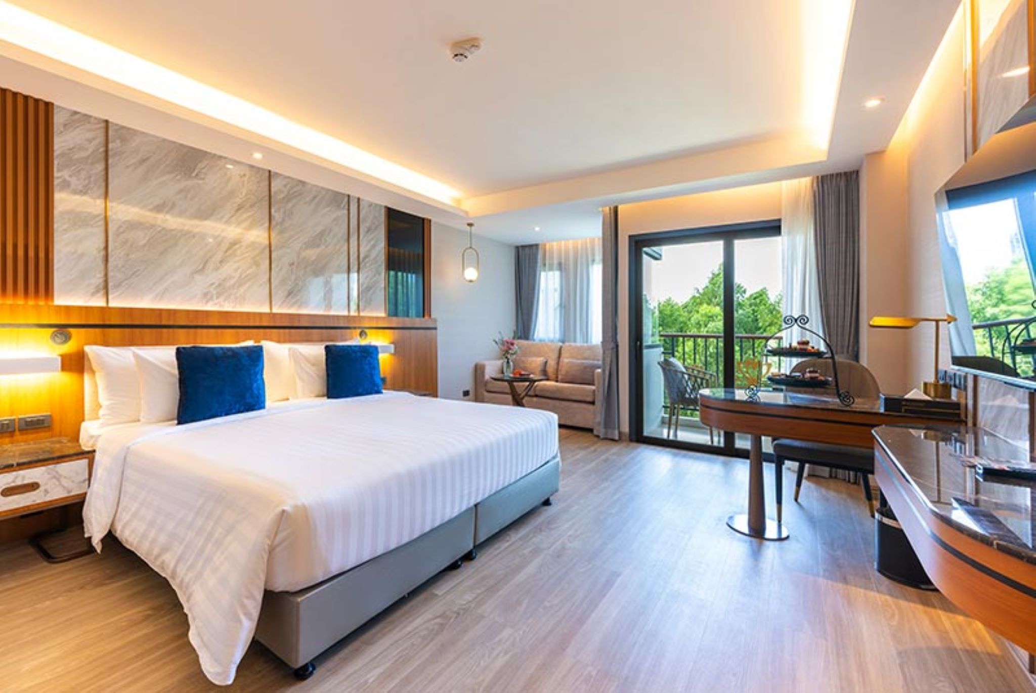 SUPERIOR, KING BED, ACCESSIBLE