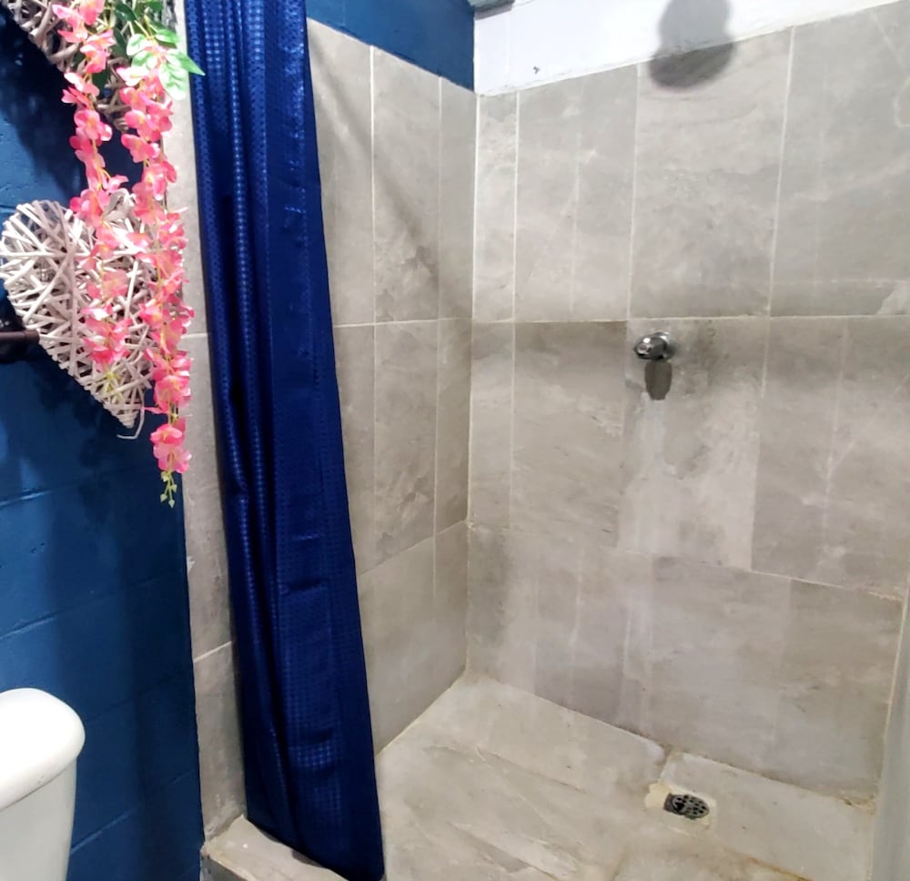Alojamiento El Salvador Guest House 49/50