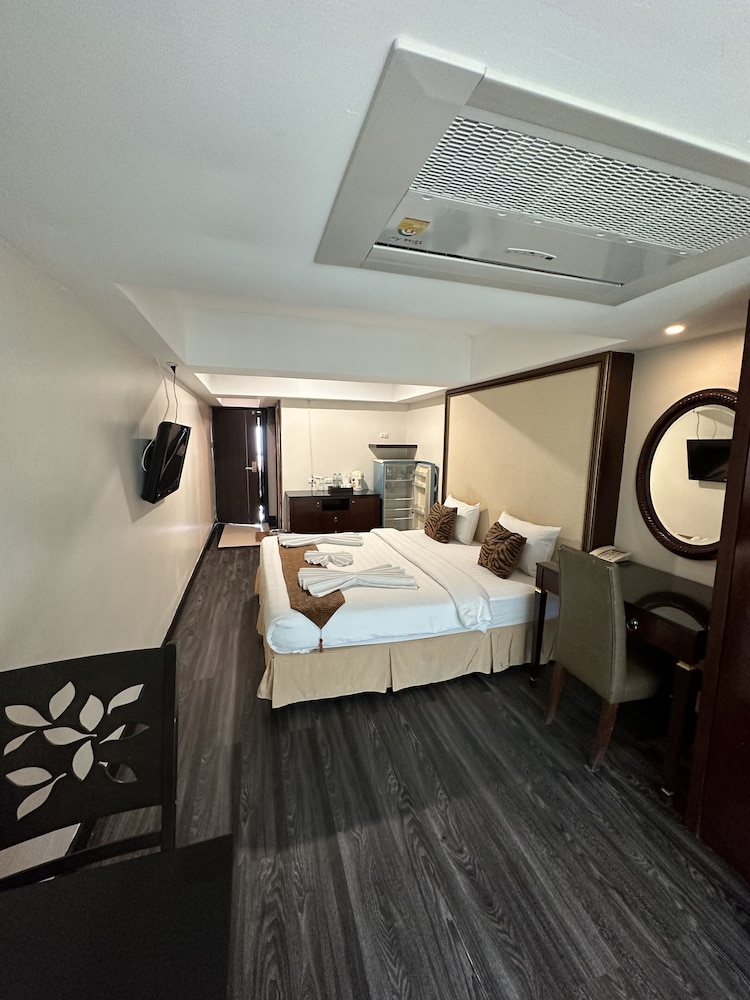 Maleez Lodge Hotel And Restaurant 15/52