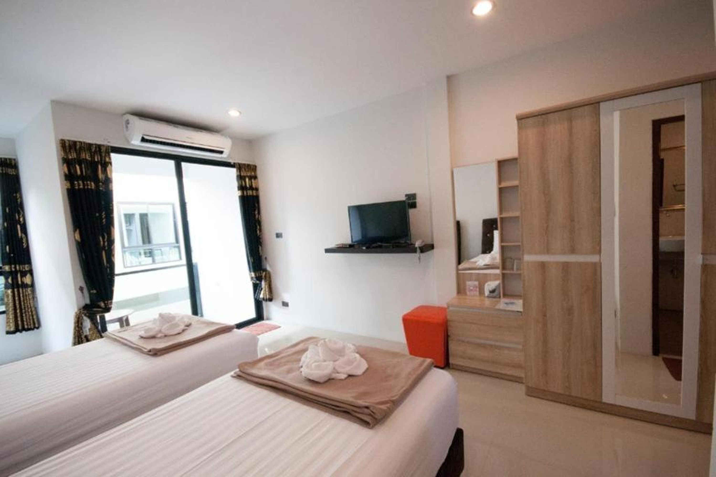 STANDARD, TWIN BEDS