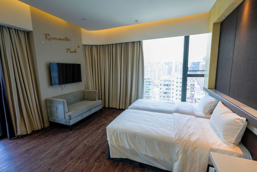 Epoch Hotel 8/34