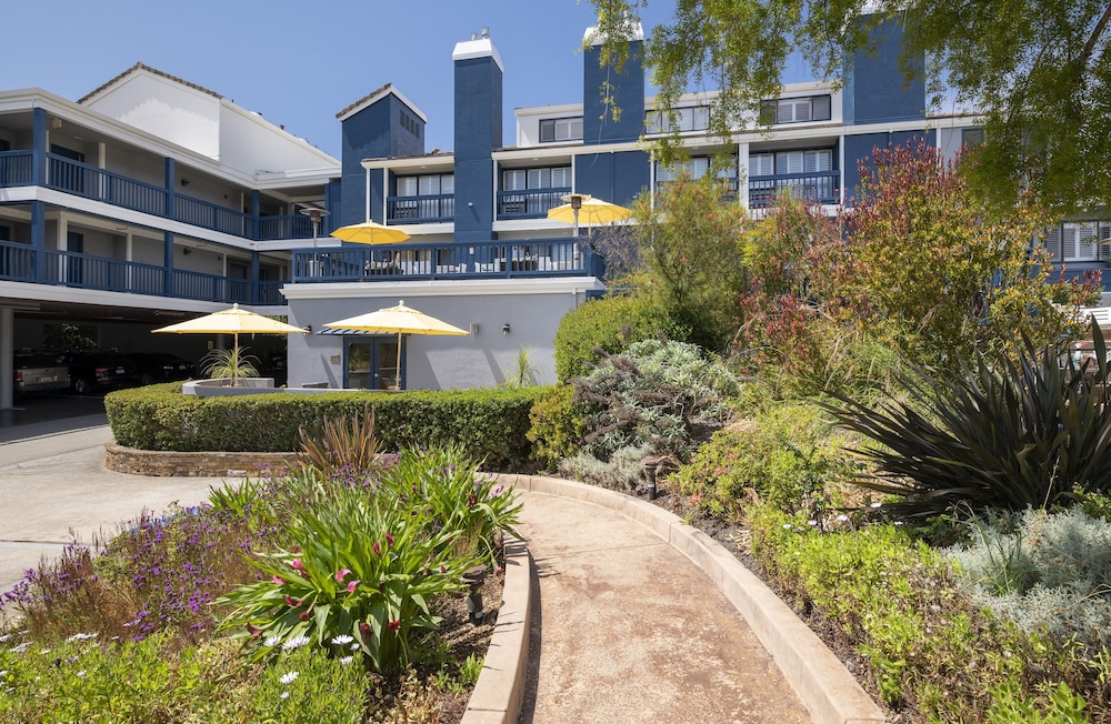 Mariposa Inn And Suites 38/40