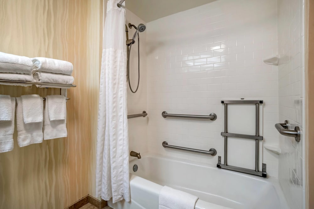 Comfort Inn Suites Newark Wilmington 65/65