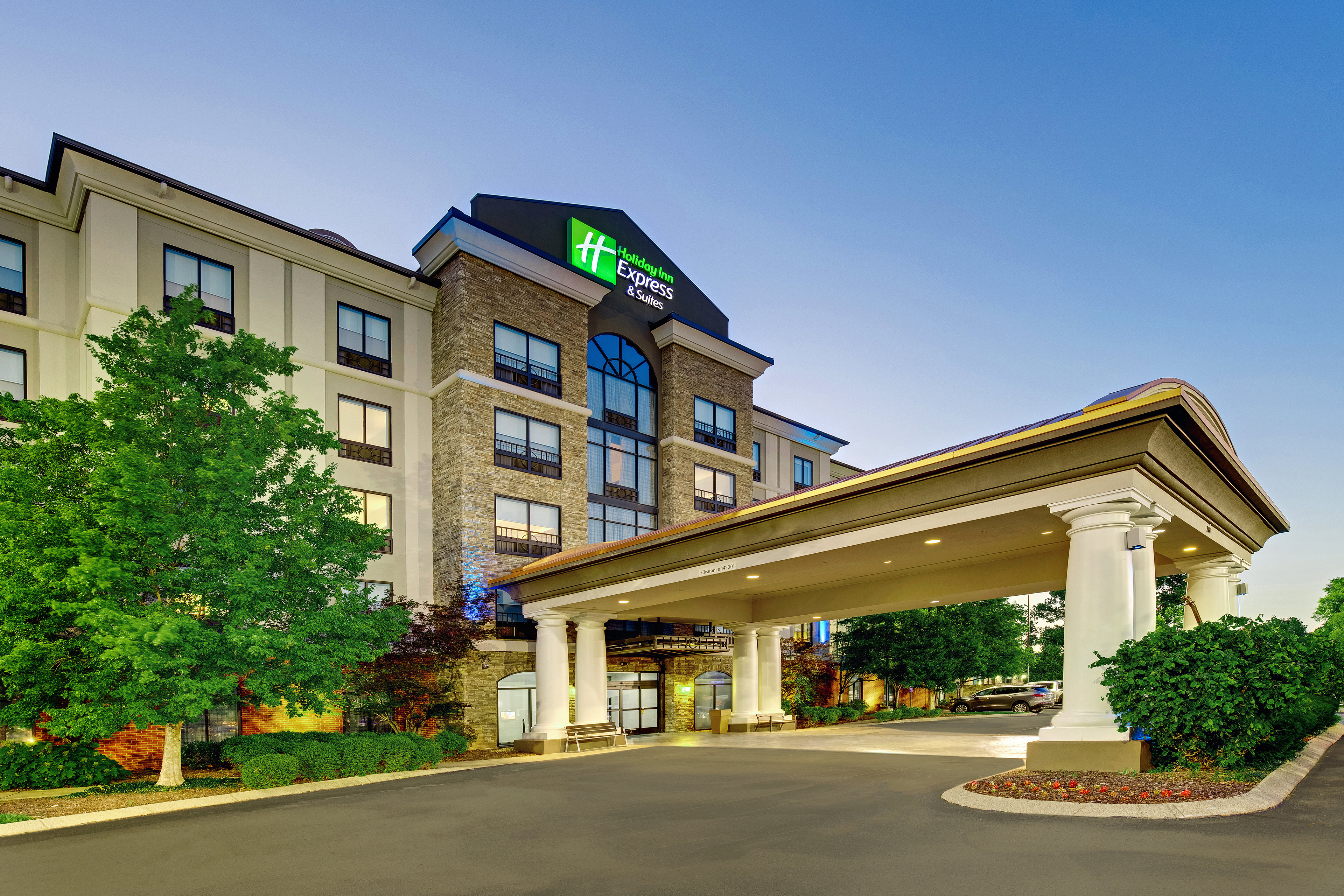 Holiday Inn Express Hotel and Suites Nashville-Opryland 61/64