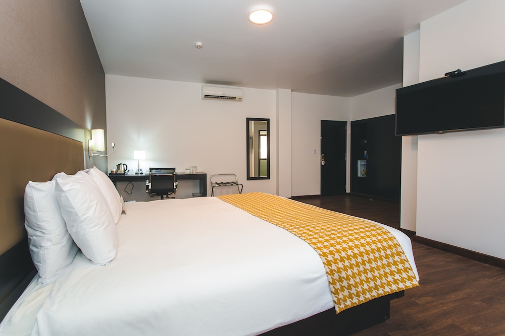 Suite, King Bed