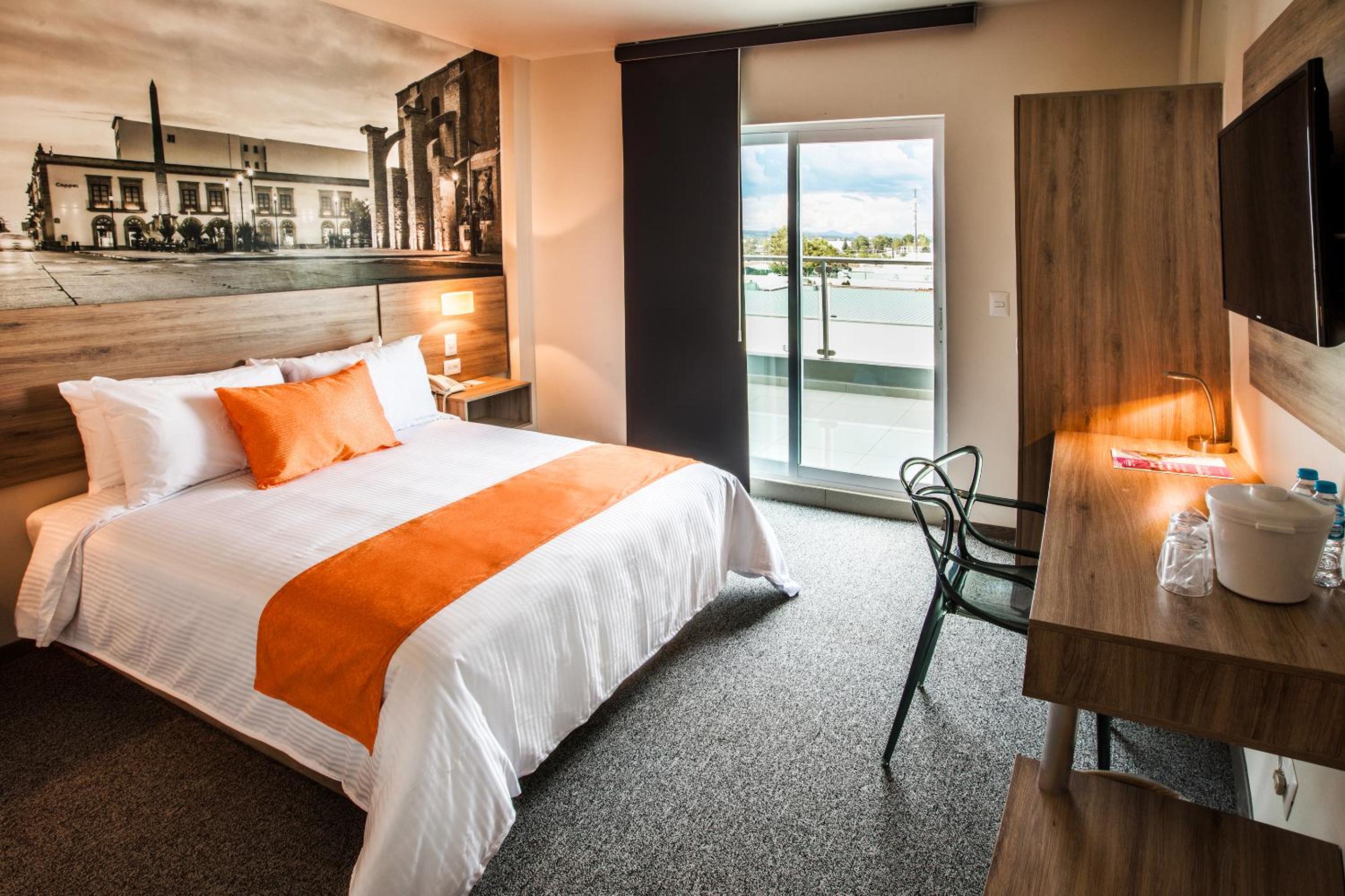Standard, Queen Bed