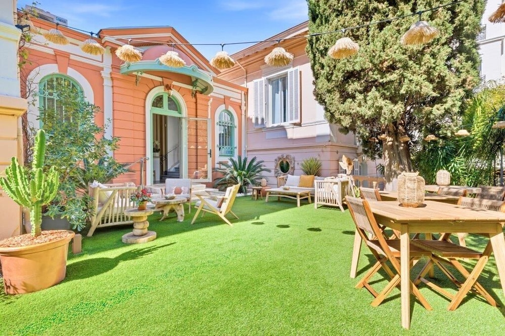 VILLA CLAUDIA(FORMERLY LE VENDOME - VILLA CLAUDIA) 68/77