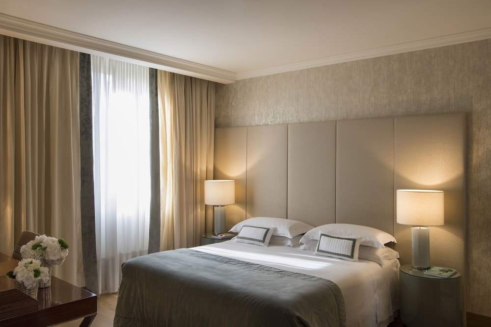 DELUXE, DOUBLE BED, DUOMO VIEW