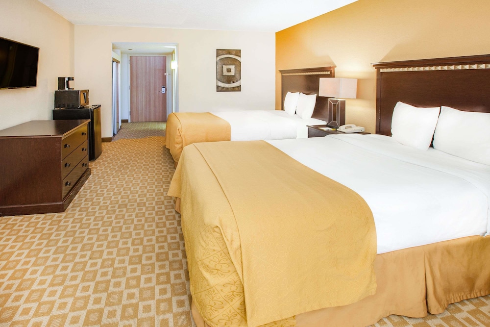 Days Inn By Wyndham Sherman 15/54