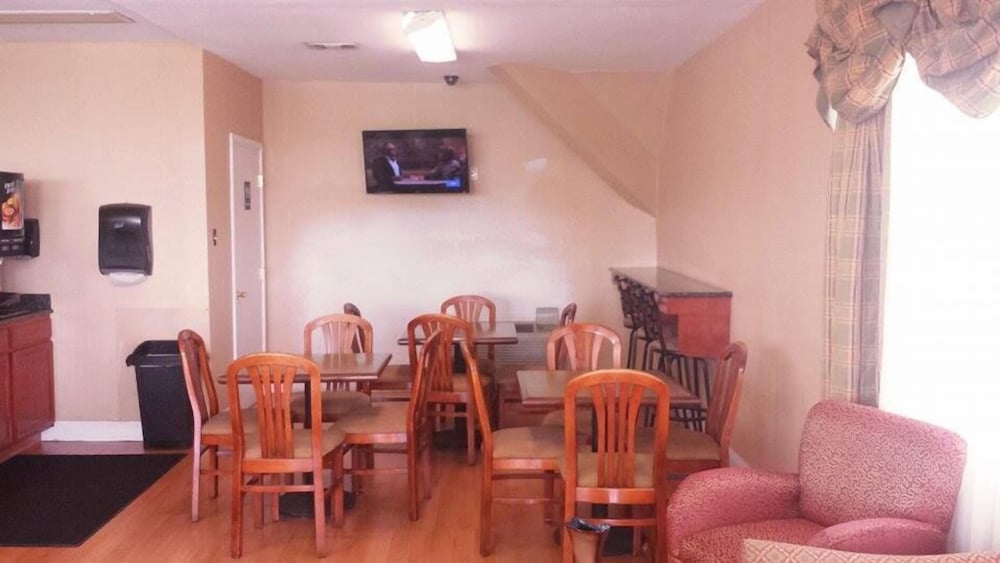 Mid Towne Inn Suites San Antonio 30/43