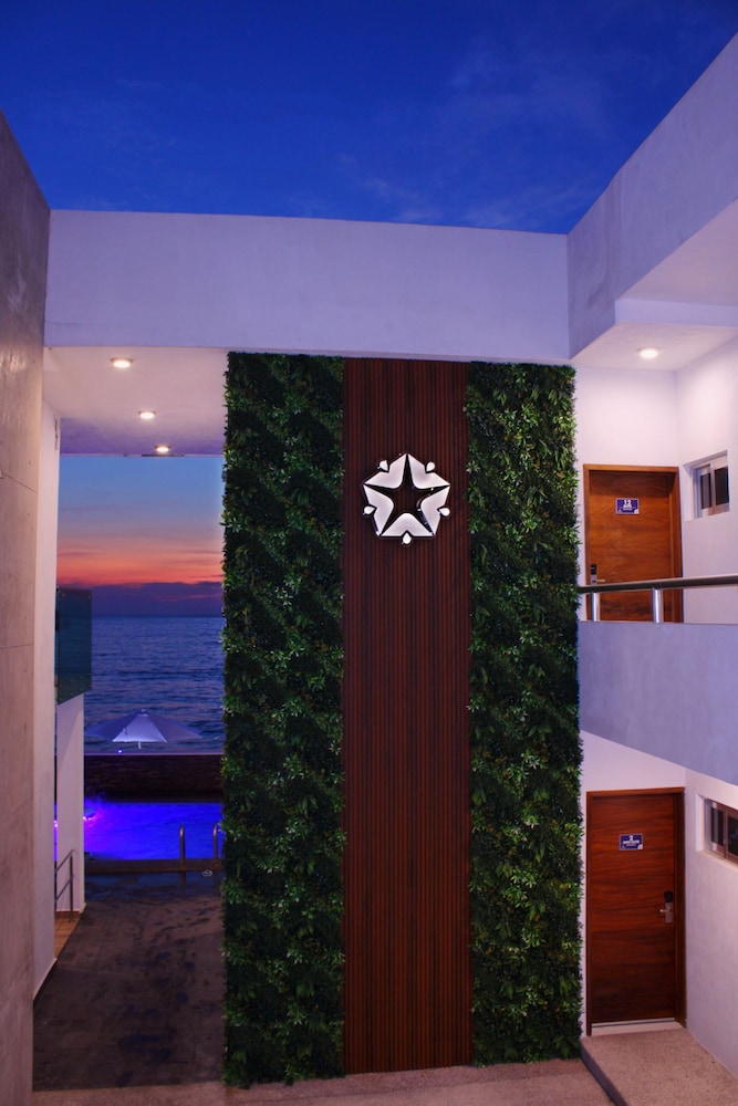 Hotel Star Manzanillo 36/65