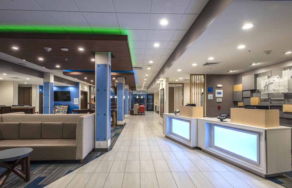 Holiday Inn Express and Suites Phoenix North Happy Valley an IHG Hotel 9/64