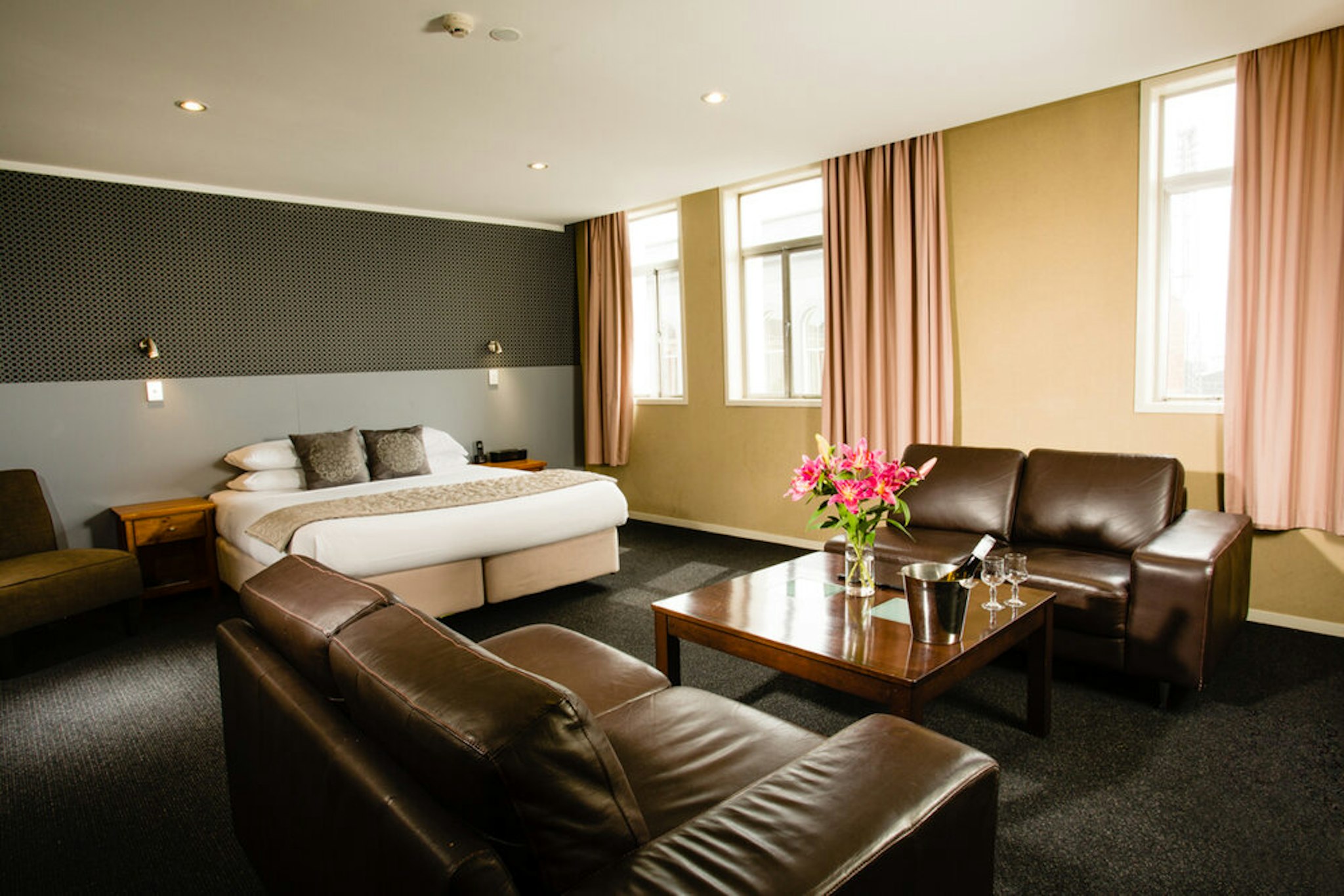 THE GROSVENOR 35/83
