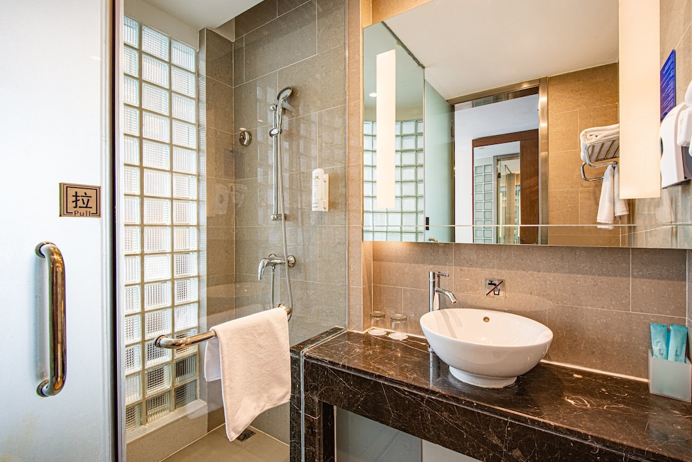 HOLIDAY INN EXPRESS WEIHAI HI-TECH ZONE 28/31