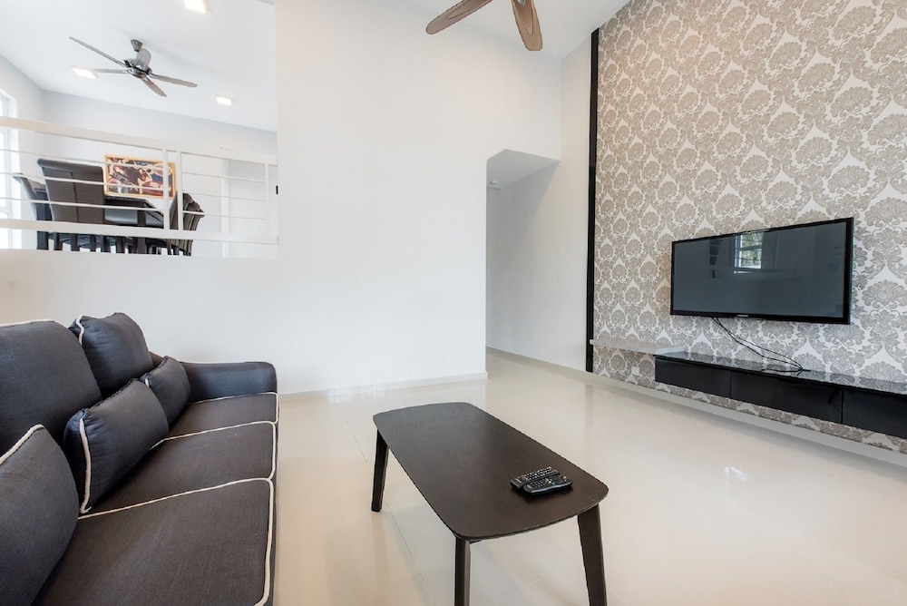 New Corner Shamrock Beach Villas Seaview 45/58