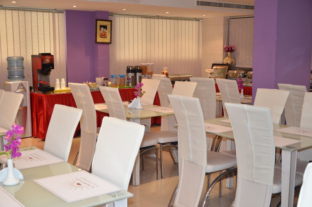 Al Jazeera Hotel Apartments LLC 24/30