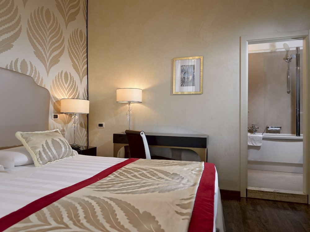SUPERIOR, DOUBLE OR TWIN BED