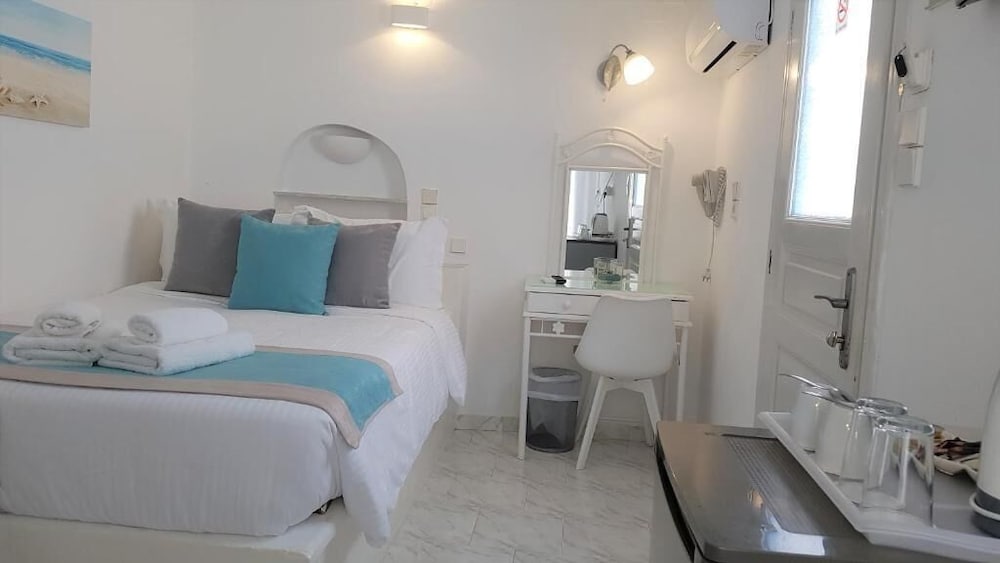 STANDARD, SHARED BALCONY