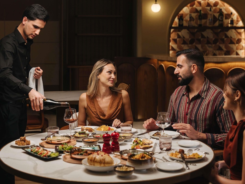 MERCURE ABU DHABI DOWNTOWN 48/58
