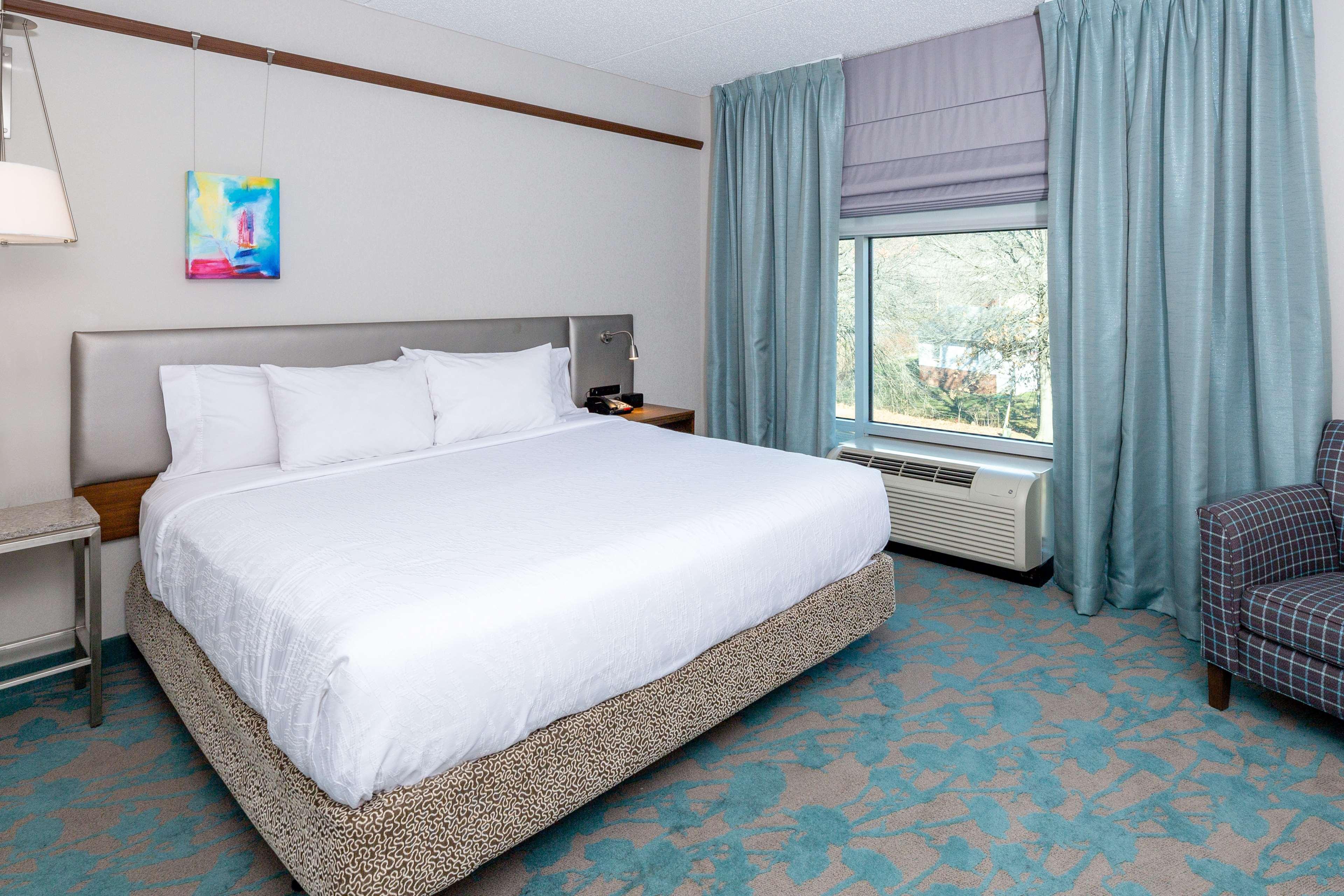 JUNIOR SUITE, KING BED, SOFA