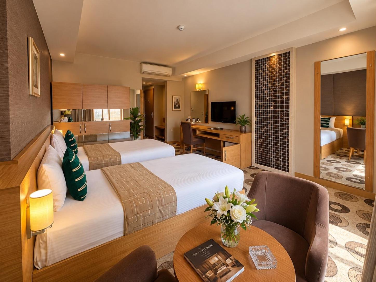 Grand Palace Hotel 56/71