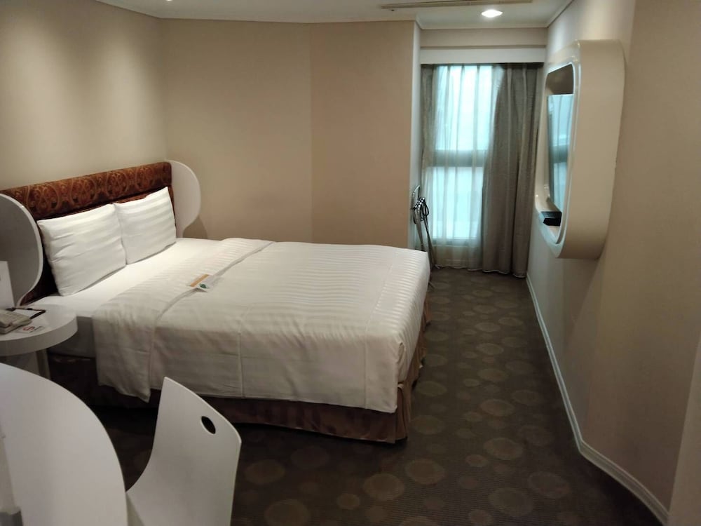 Ximen Airline Hotel 20/45