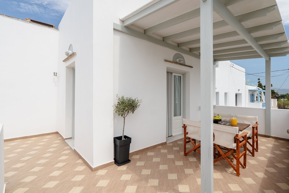 Erato Inn 4/50