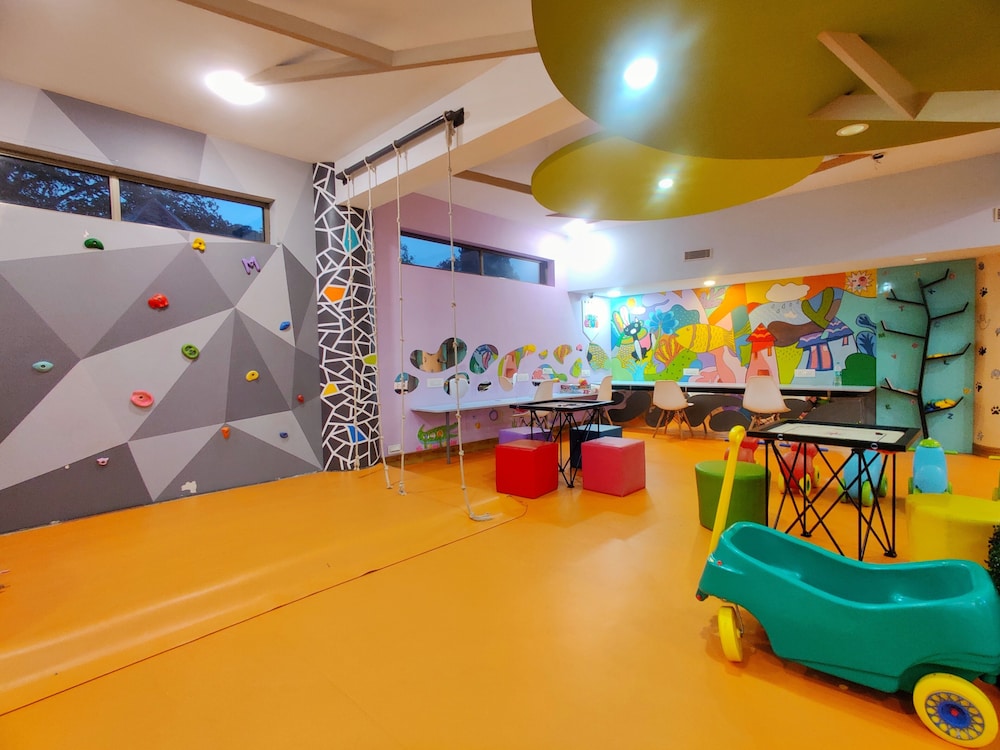 Fariyas Resort Lonavla 67/77