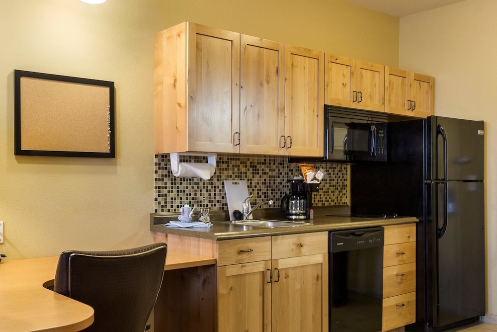 MainStay Suites Williston ND 56/58