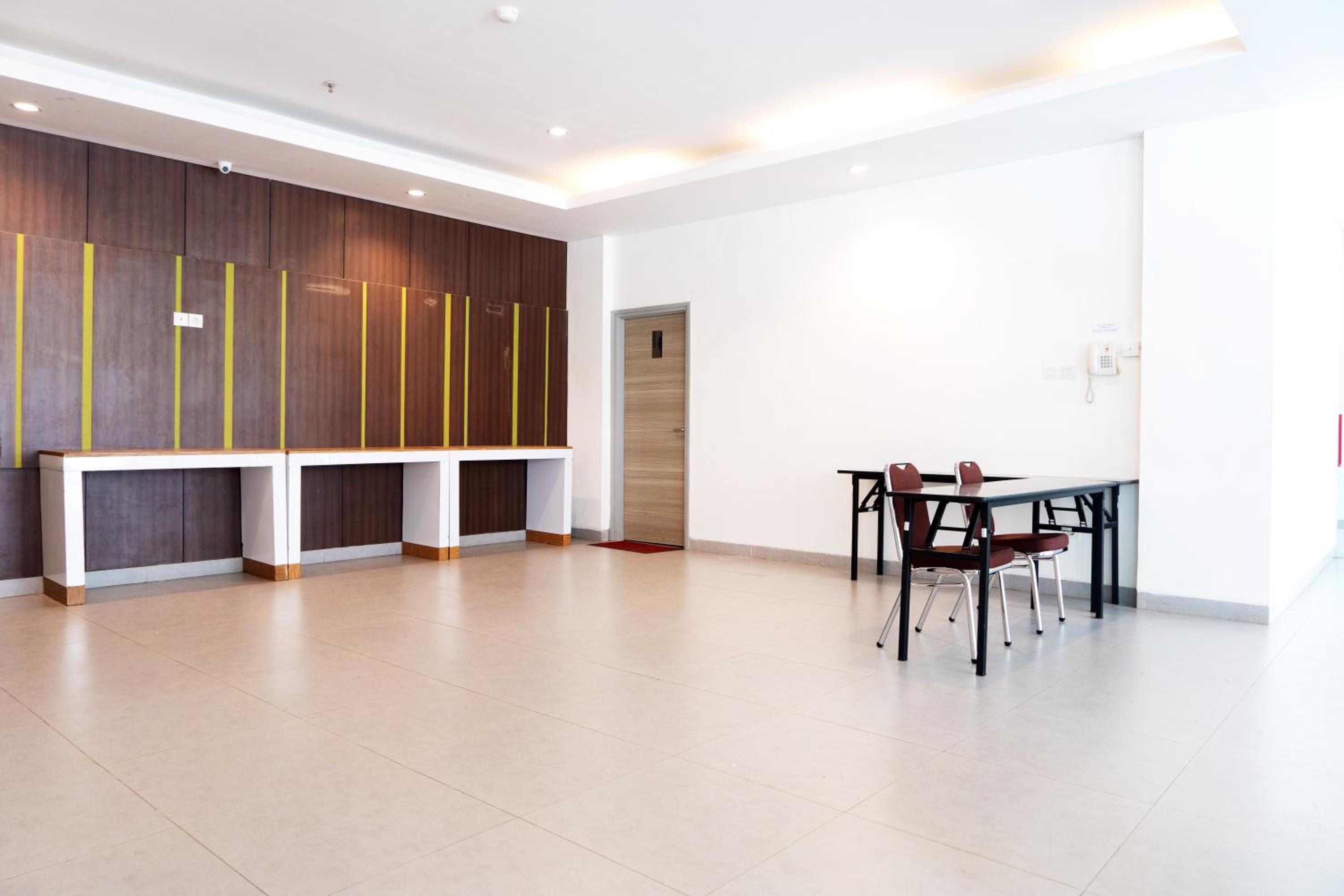 Lynn Hotel Serang 34/43
