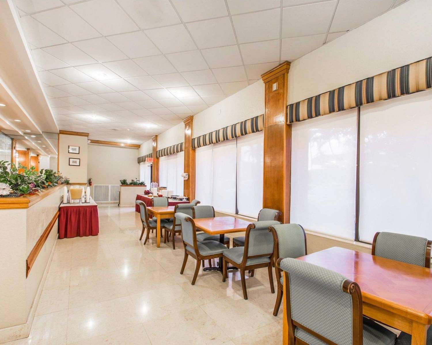 North Miami Beach Gardens Inn & Suites 28/42