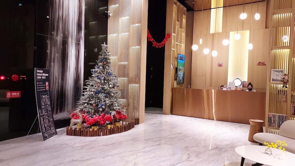 Royal Roi Hotel 8/50