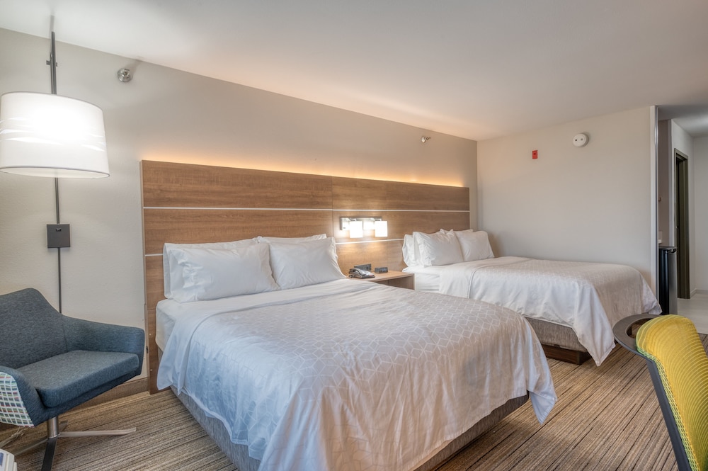 Holiday Inn Express Hotel And Suites Greenville 13/55