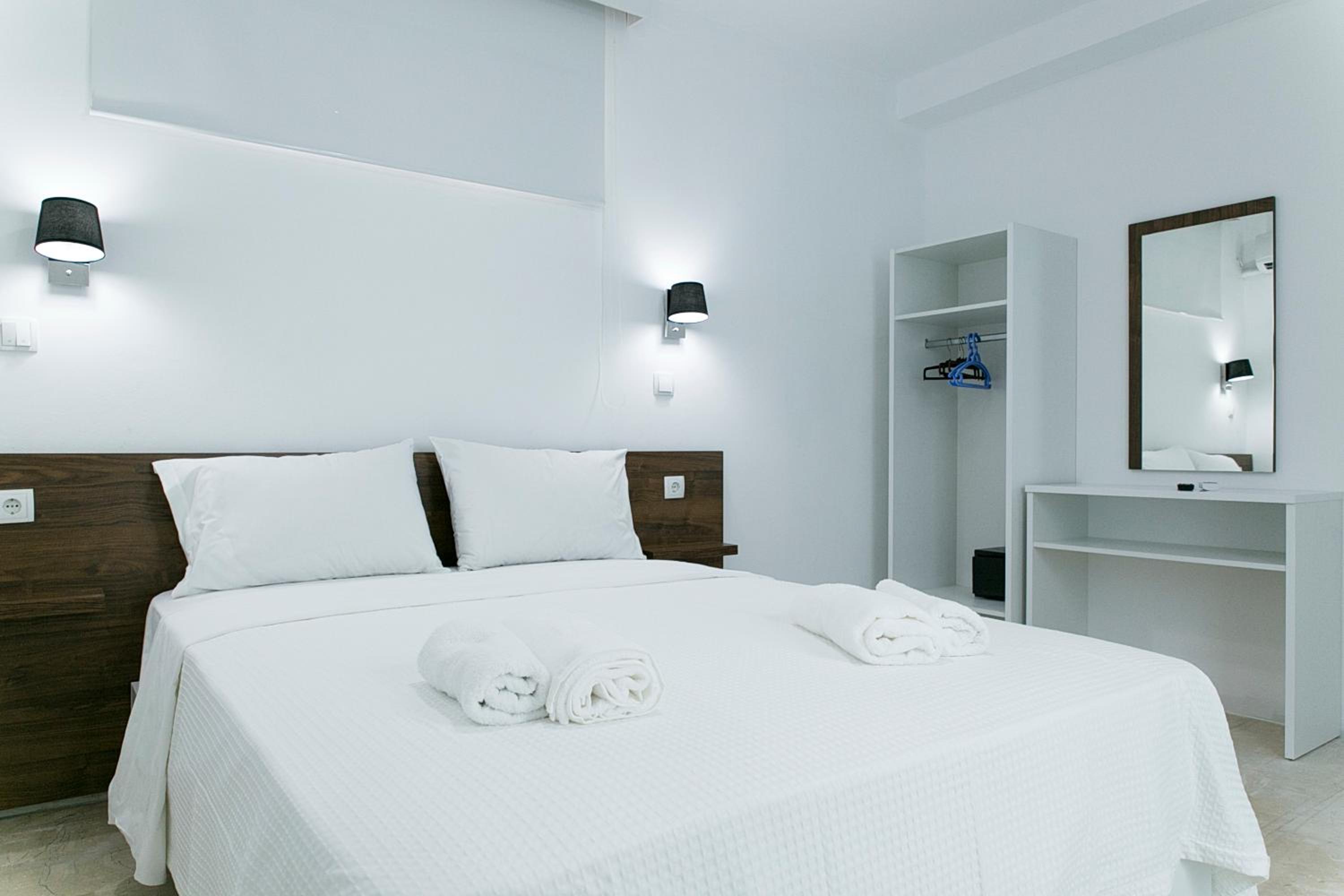 Inner, Basement, Double Bed, No Balcony