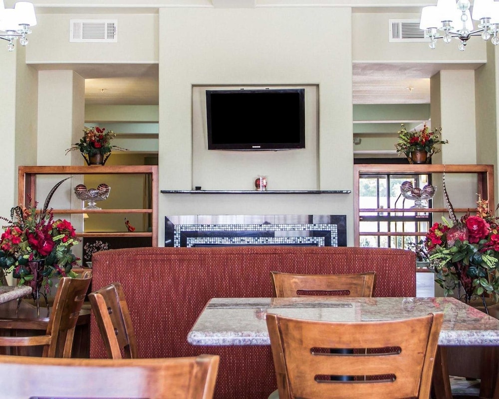 Comfort Inn and Suites Perry I-35 28/36