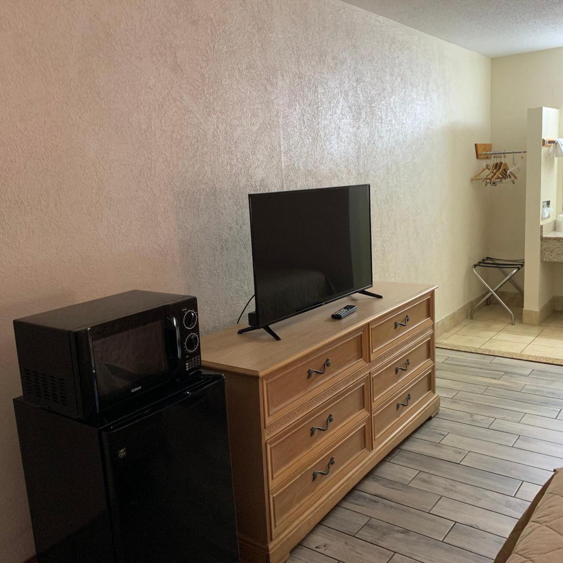 Americas Best Value Inn Tillmans Corner Mobile 30/36