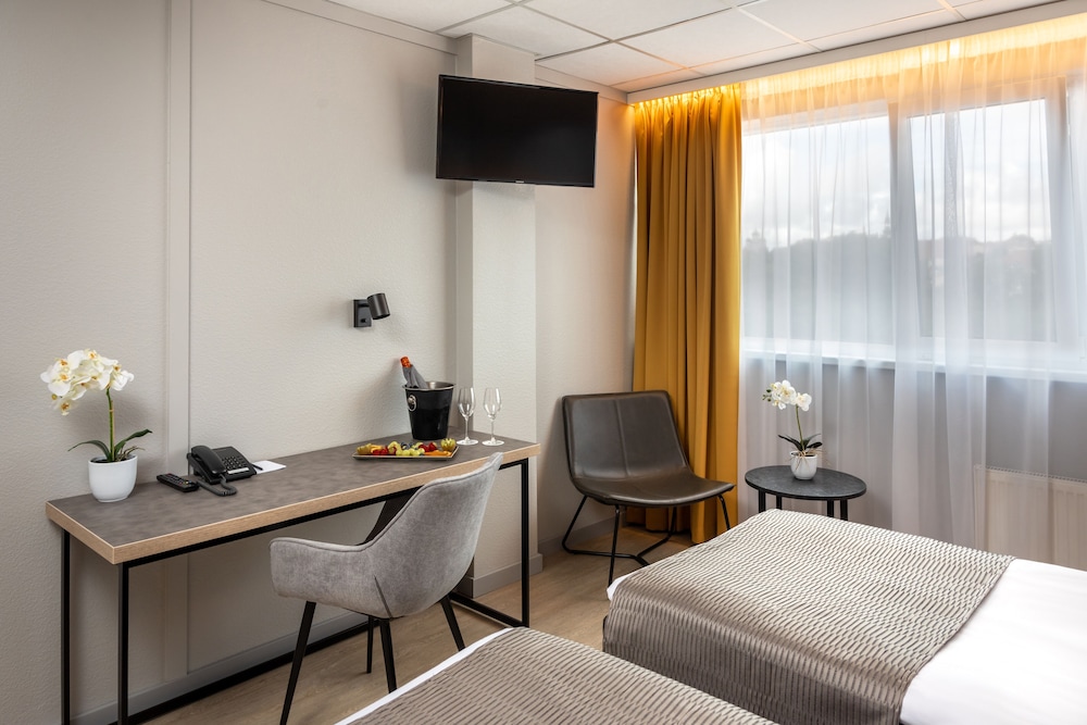 Metropol Hotel 54/59